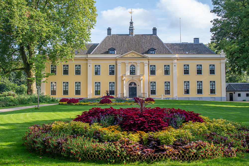 Huis Landfort - Megchelen Gld<p> \"Kijken   en  zien...  zijn altijd een belangrijk aspect  geweest van een buitenplaats als deze... Kijken naar de tuin.. de natuur.. de wereld.\"<p>.<p>.